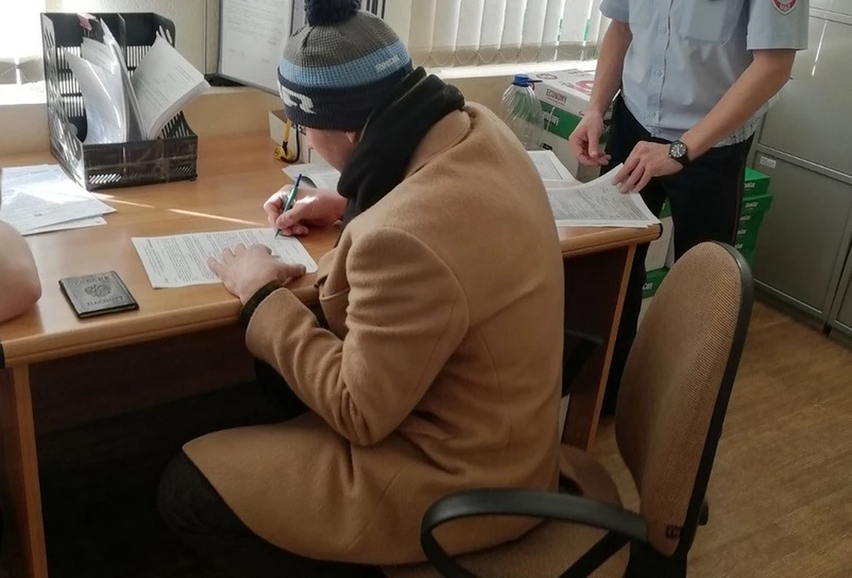 В Тюмени мужчина разъезжал на мамином «Мерсе» без прав и с подложными госномерами.