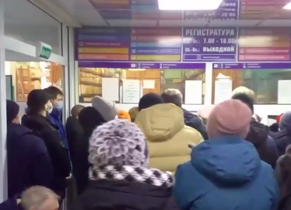 Жители Выксы жалуются на огромные очереди в местной ЦРБ. ФОТО: Подслушано Выкса