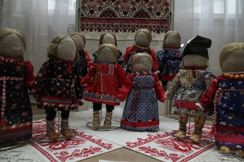 На выставке представлены костюмы марийцев, татар, башкир, манси и русских Фото: ИА «Уральский меридиан»