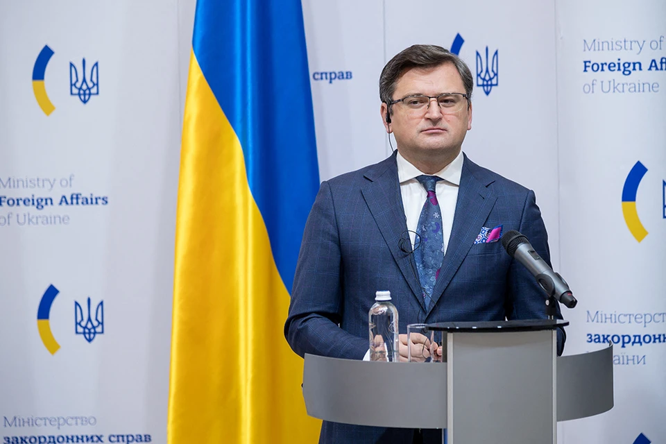 Кулеба заявил, что Украина требует от России отчитаться о войсках, находящихся на приграничных территориях и в Крыму.
