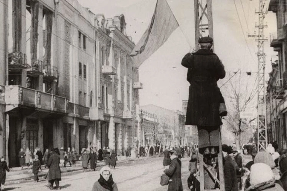 Краснодар освобожденный, угол улиц Красной и Гоголя, 1943 год.