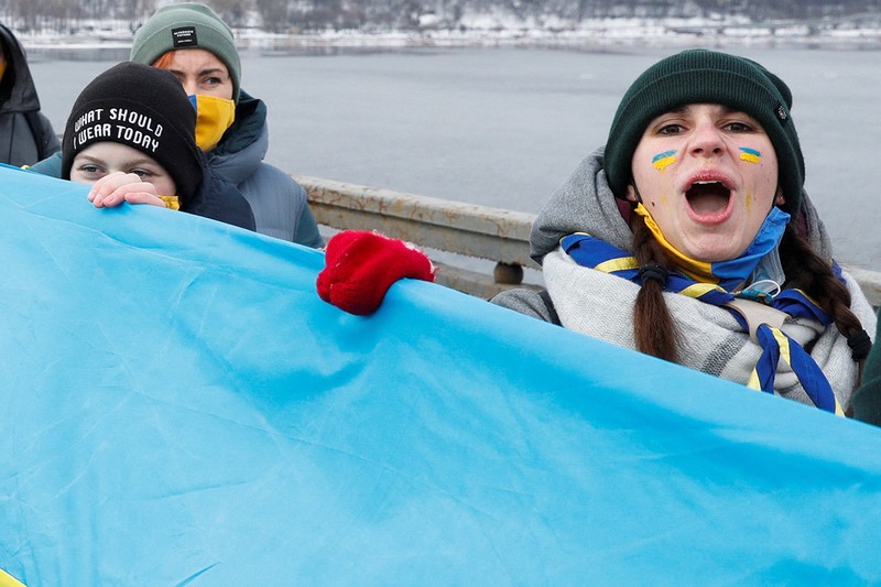 Украина несет колоссальные убытки из-за паники вокруг "скорого вторжения России".