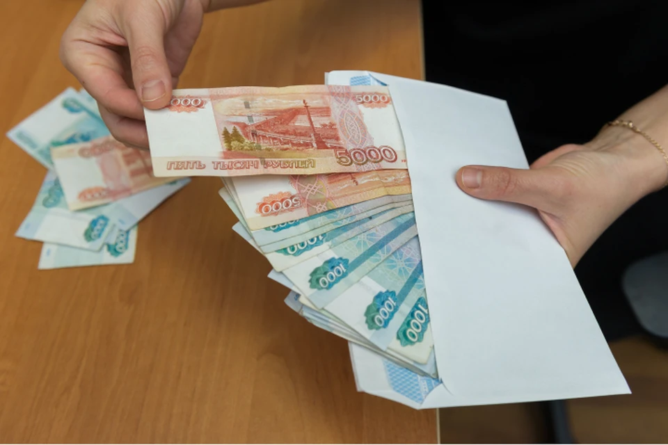 Сумма полученной от другого предпринимателя взятки превысила миллион рублей.
