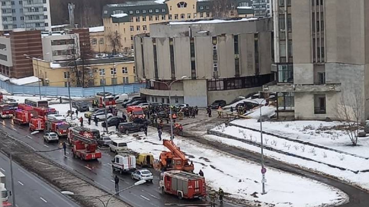 Пожар охватил административное здание на улице Одоевского в Петербурге -  KP.RU