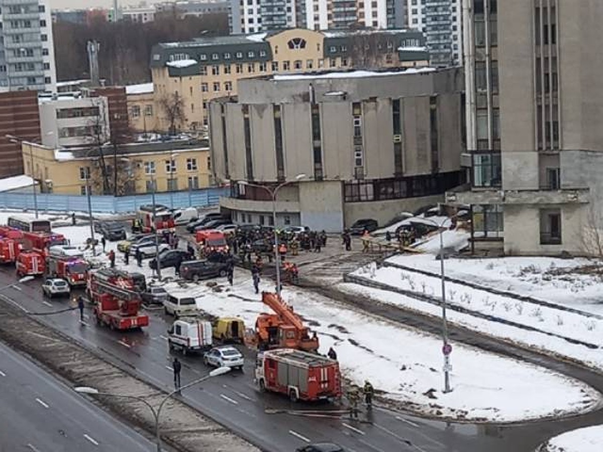 Пожар охватил административное здание на улице Одоевского в Петербурге -  KP.RU