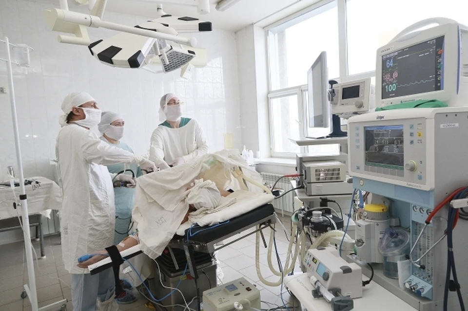 Хирурги Новороссийска провели крайне сложную операцию. Было удалено новообразование размером 9 сантиметров.