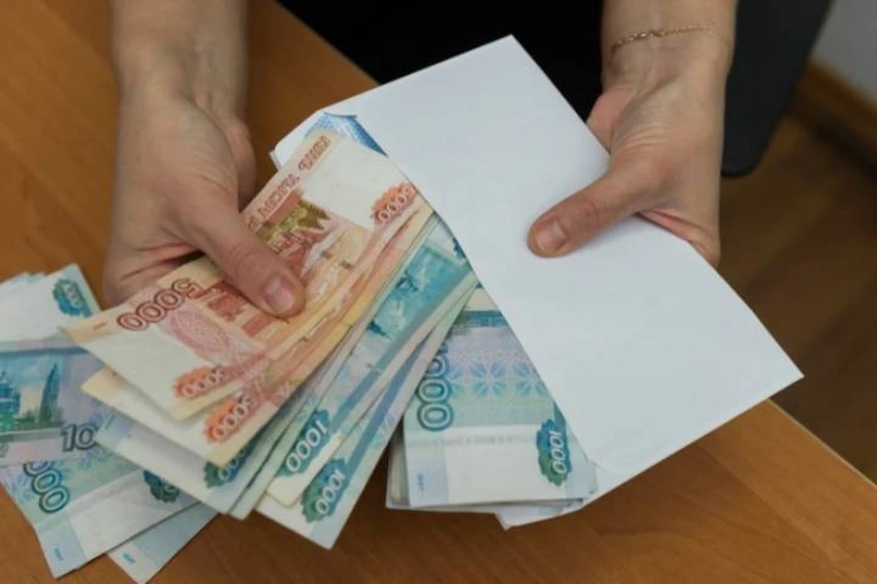 Помимо компенсации женщина также должна заплатить штраф в размере 10 тысяч рублей