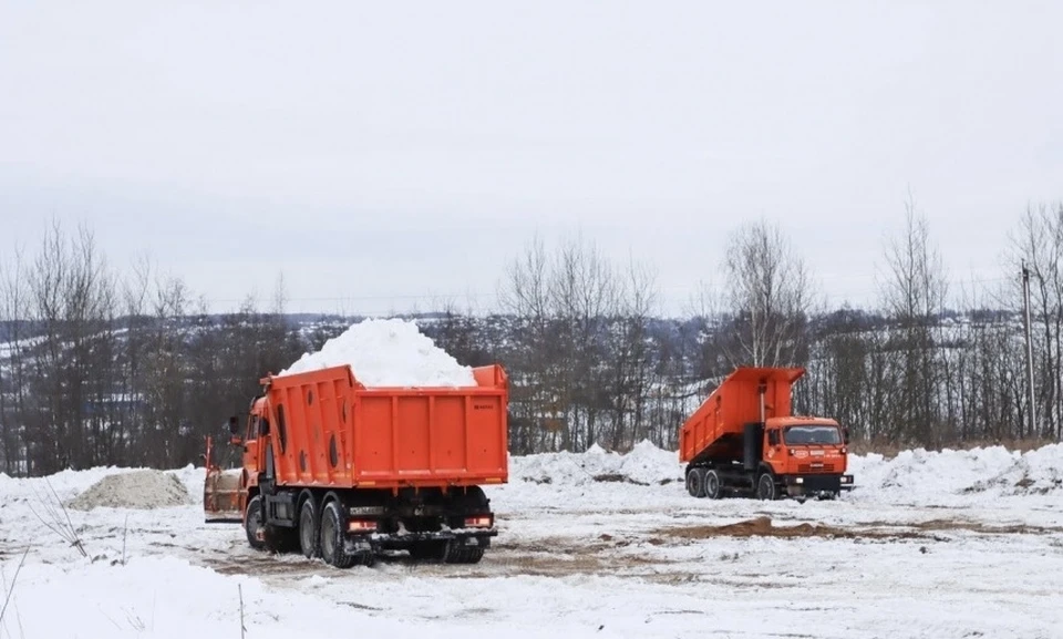 В Смоленске за зиму вывезли несколько десятков тысяч кубометров снега. Фото: пресс-служба администрации города.