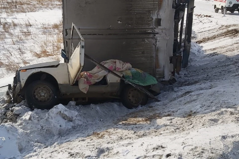 17-летний пассажир «Нивы» погиб в ДТП с большегрузом в Иркутской области