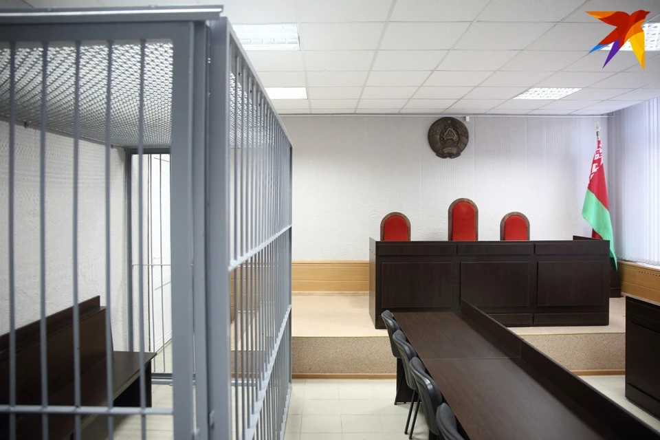 В Беларуси задержали 10 человек из-за угроз членам избиркомов.