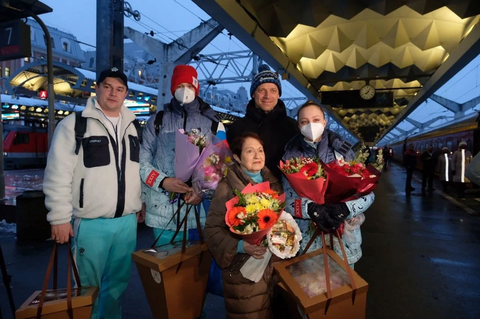 В Петербург вернулись фигуристы, участвовавшие в Олимпийских играх.