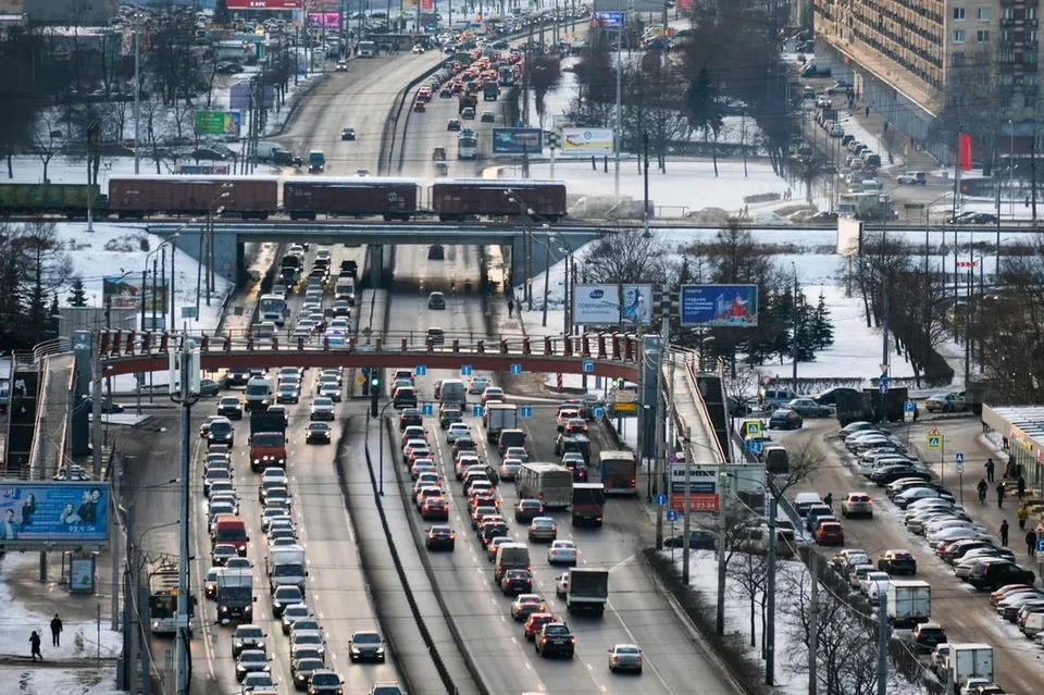 9-балльные пробки замедлили водителей Петербурга вечером 22 февраля.