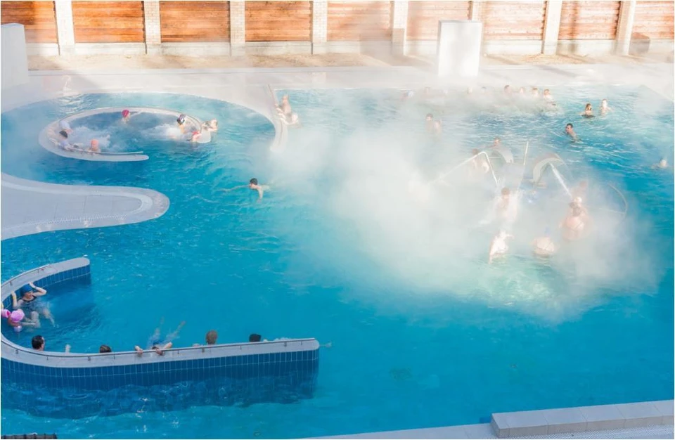 В «Баден-Бадене» несколько бассейнов. Фото: tourister.ru