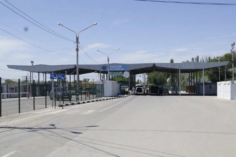 В Армянске и в Джанкое в районе пунктов пропуска развернуты временные пункты размещения