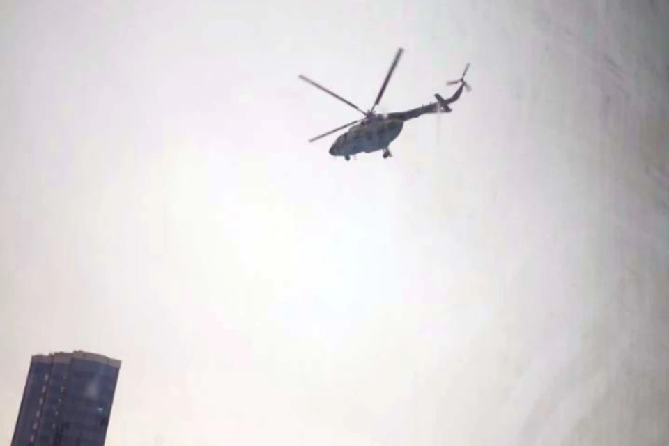 Вертолеты летают над городом. Фото: "АСТ-54".