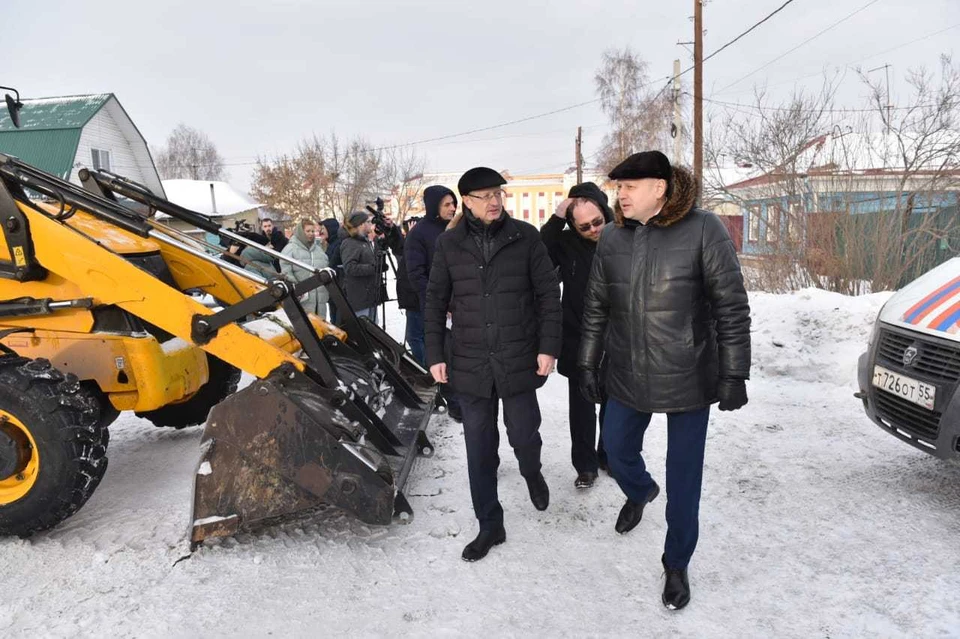 Мэр Омска проверяет строительные работы в Ленинском округе Омска. Фото: Сергей Сапоцкий