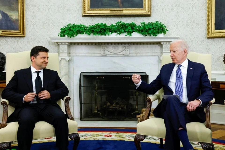 Президент Украины Владимир Зеленский сообщил о телефонном разговоре с американским коллегой Джо Байденом