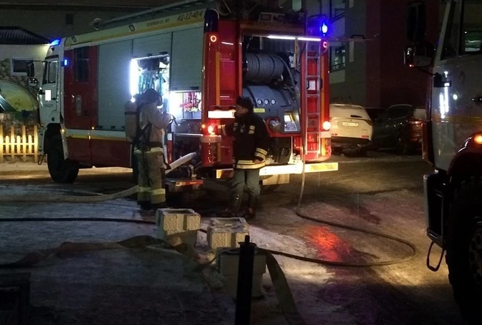 Сообщение о возгорании поступило спасателям в 01:53. Фото: ГУ МЧС по Свердловской области