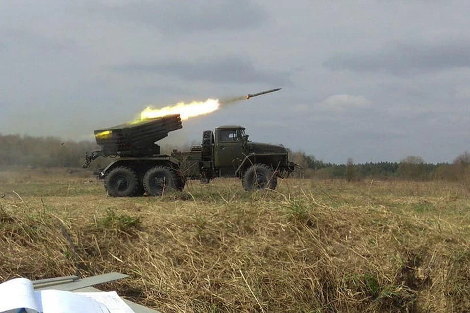 Украинские неонацисты готовят кровавую провокацию с обстрелами городов Донбасса реактивной артиллерией. Фото: ГШ ВСУ