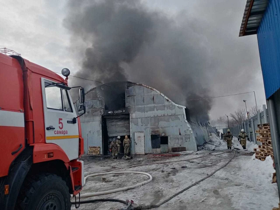 В Самаре загорелся ангар. Фото - ГУ МЧС России по Самарской области