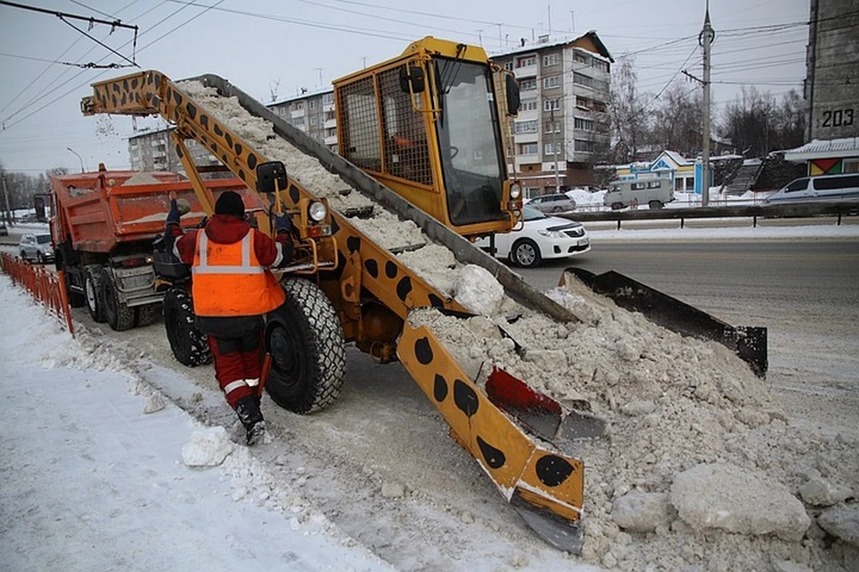 На уборке улиц Иркутска работают 80 машин.