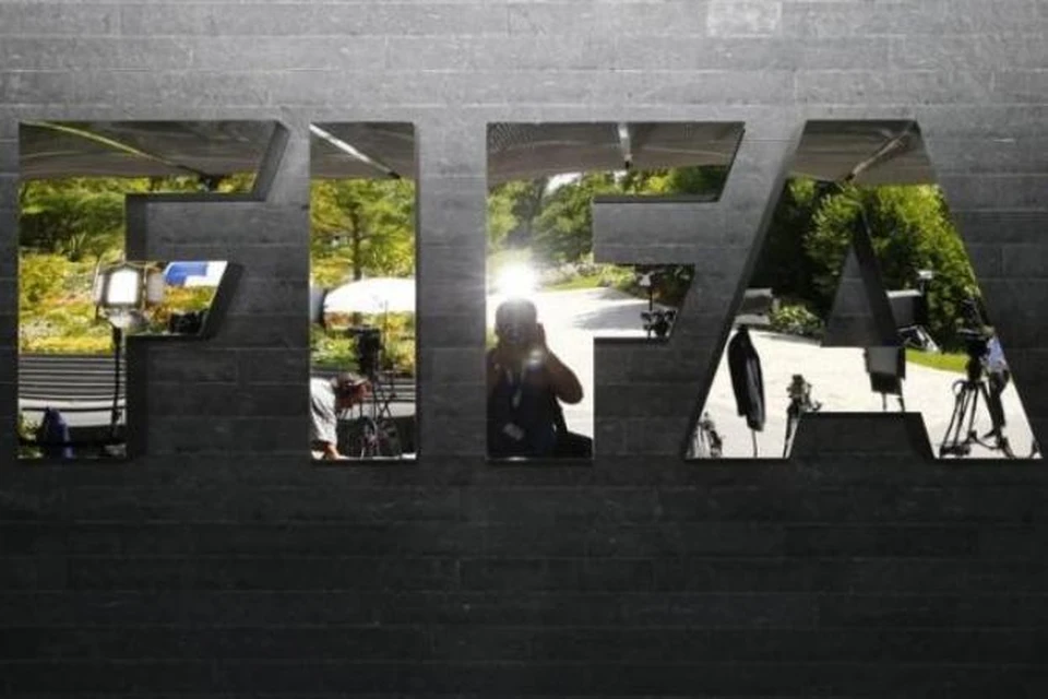 FIFA запретила использовать флаг и гимн России на международных матчах