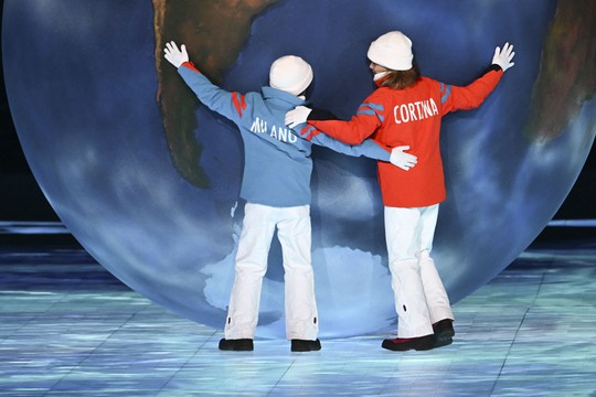 Организаторы Олимпиады-2026 представили на церемонии закрытия нынешних зимних Игр яркое восьмиминутное шоу.