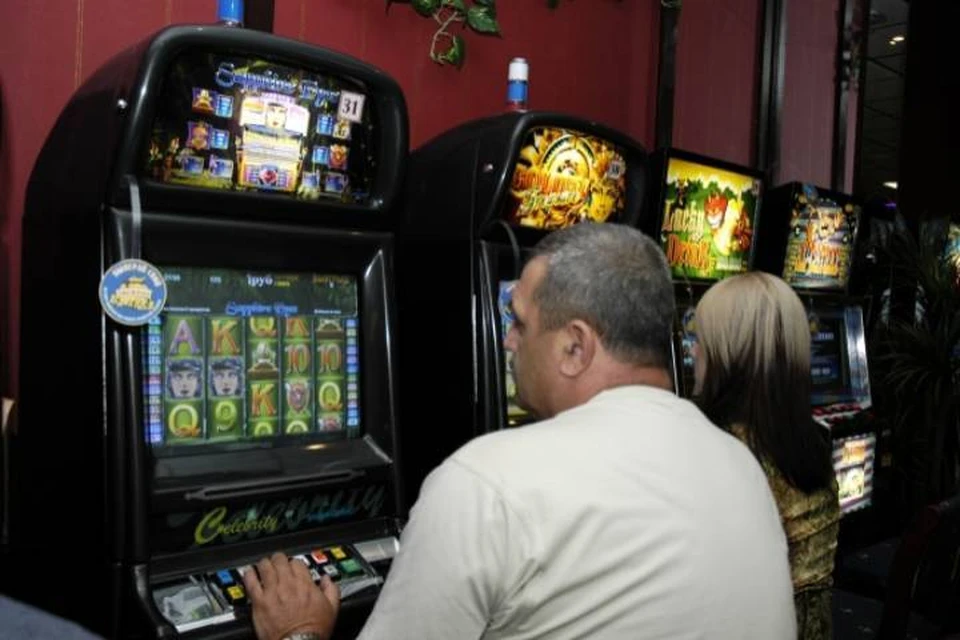 Организатор подпольного клуба проводил азартные игры с помощью специального оборудования