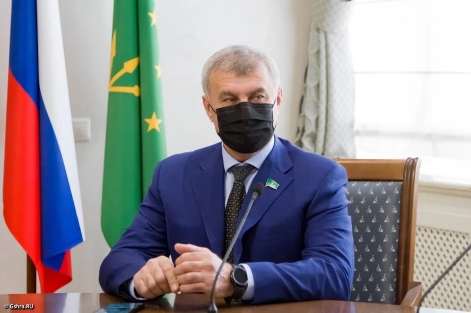 Кандидатуру нового главы Тахтамукайского района избрали единогласно. Фото: Государственный Совет – Хасэ РА