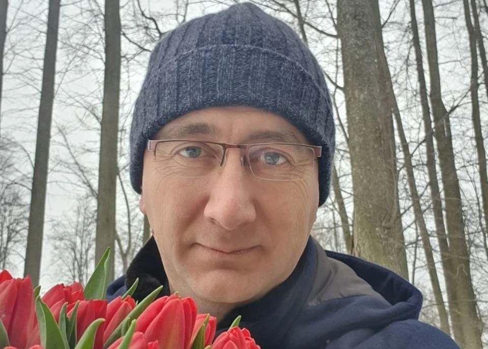Губернатор поздравил женщин.