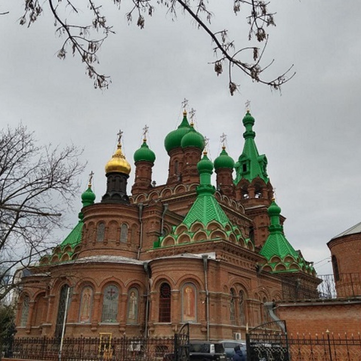 Гигантский Ленин и росписи учеников Васнецова. Какие тайны хранит  Свято-Троицкий собор в Краснодаре - KP.RU