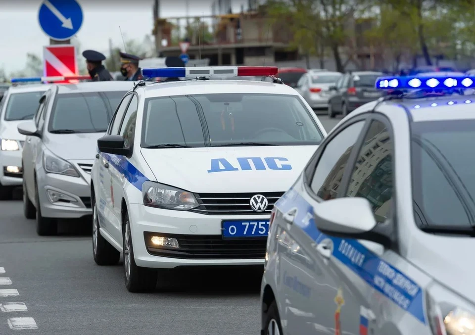 Полиция устанавливает причины смертельного ДТП под Гатчиной.