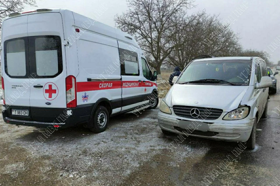 Пострадавшую на скорой увезли в Республиканскую клиническую больницу (Фото: МВД Приднестровья).