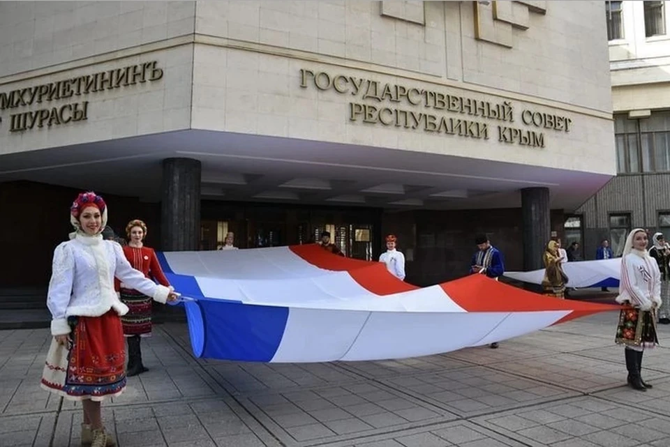 Таким образом, из-за трех выходных крымчане снова будут отдыхать три дня - с пятницы по воскресенье.