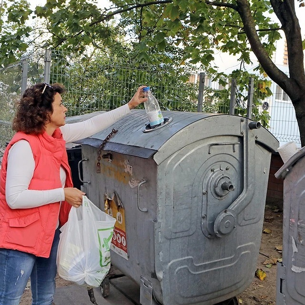 Как заварить мусоропровод в Минске: собрать больше половины голосов  соседей, найти место для мусора, цена на подъезд с 40 квартирами - 53 рубля  с каждой - KP.RU