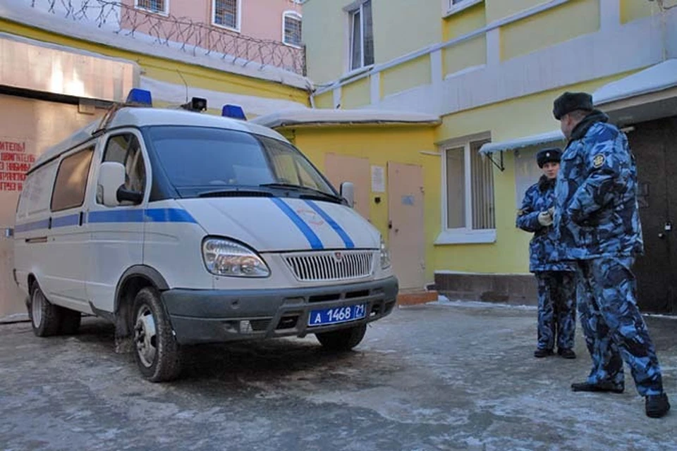 В Тульской области двое безработных украли металлическую дверь