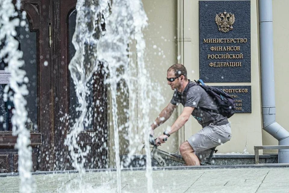 Минфин на месяц отложил рассмотрение законопроекта о корректировке топливного демпфера