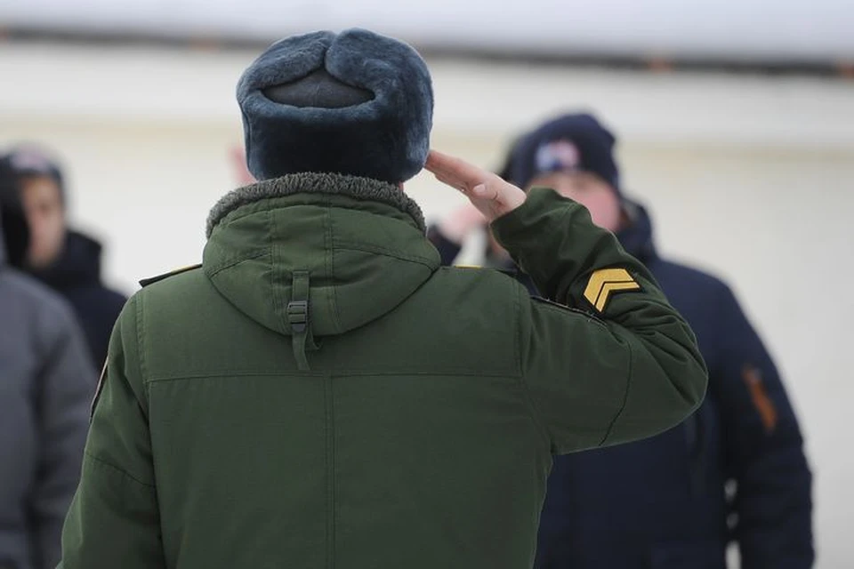 Мужчина очень хотел защищать Родину, но нарвался на афериста.