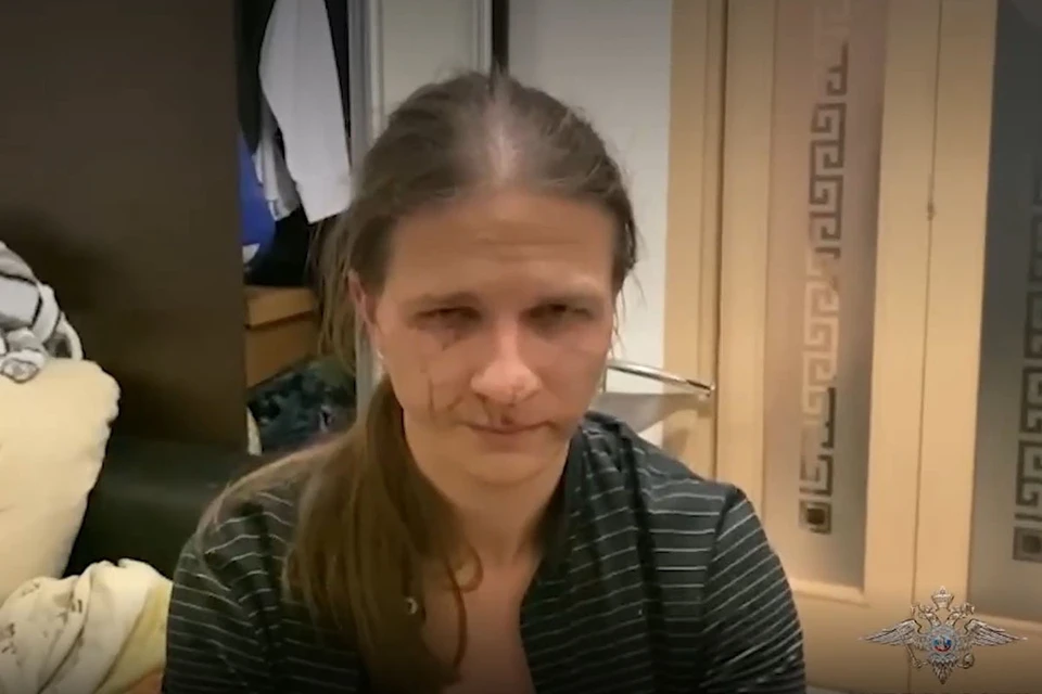 В сети появилось видео допроса 26-летнего Дениса Полякова, который накануне в подмосковном Домодедове облил кислотой свою бывшую и ее сожителя