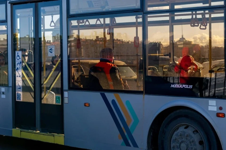Автобус 343 маршрут остановки. Троллейбус Санкт-Петербург. Троллейбус Питер. Ремонтный троллейбус. 343 Автобус.
