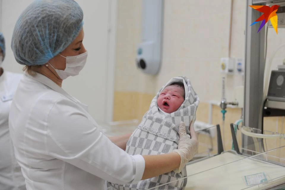 "Зарплату мамы" смогут получать северянки, родившие первенца до 30 лет включительно.