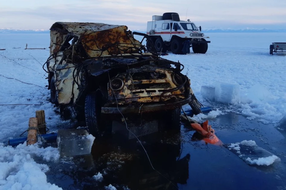 Утопленный УАЗик, спустя 30 лет подняли со дна Байкала. Фото: пресс-служба БПСО