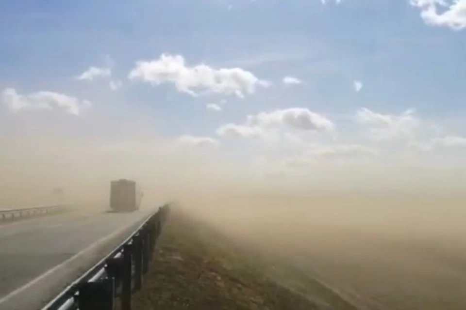 Песчаную бурю заметили под Гродно 26 марта. Фото: скриншот с видео Newgrodno.by