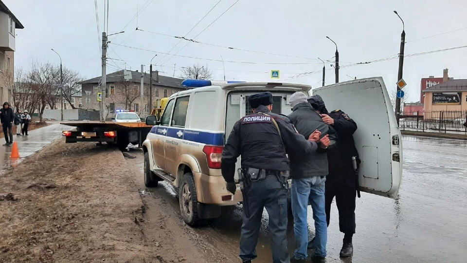 Полицейские задержали пьяного водителя без прав после погони в Дзержинске