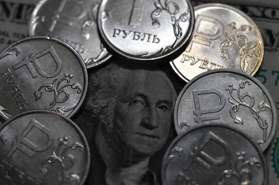 Экономисты объяснили россиянам падение доллара