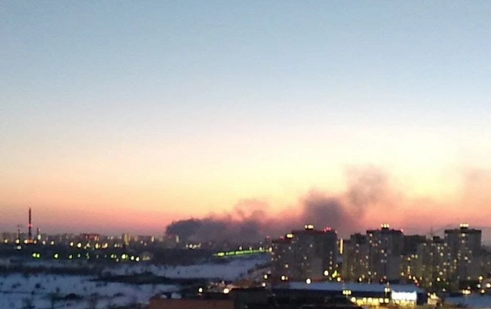 В 20:28 пожар локализовали, распространение пламени остановили