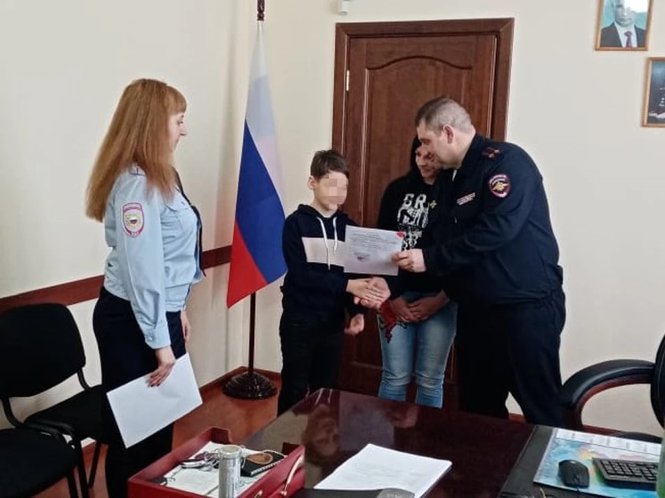 Мама и ее несовершеннолетний сын из ДНР получили гражданство РФ ФОТО: УМВД по Оренбургской области