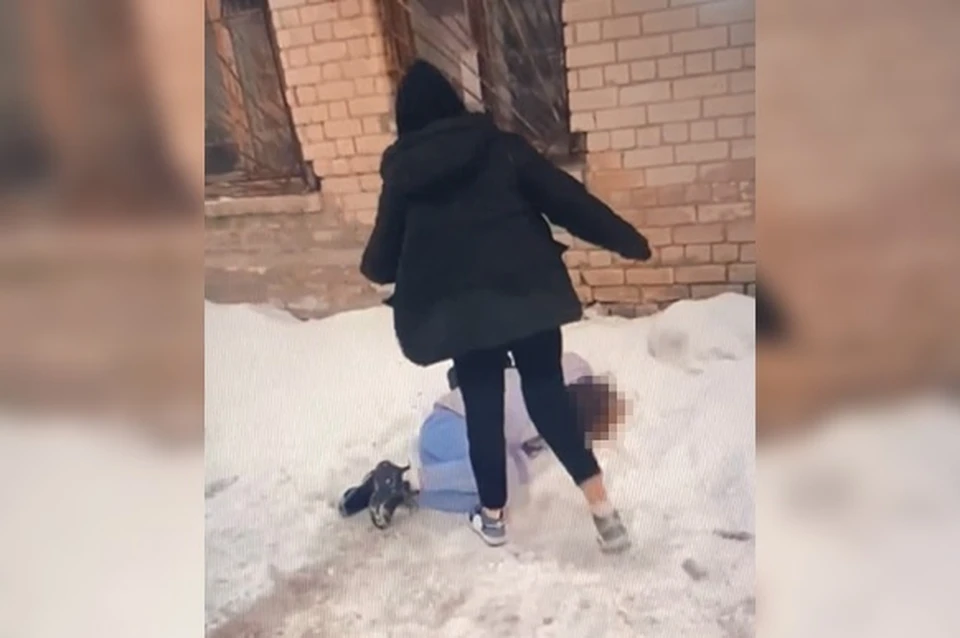 Опубликованным видео сперва заинтересовались в краевом главка МВД, а потом и в следственном комитете. Фото: скриншот видео паблика ЧП Березники ВКонтакте