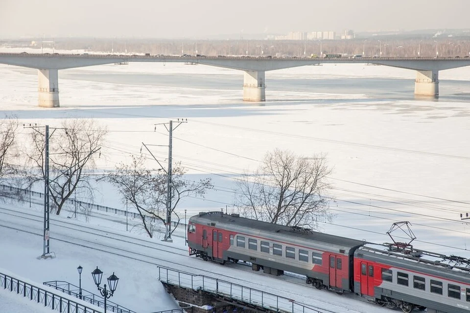 Очевидцы спасли мужчину от самоубийства.