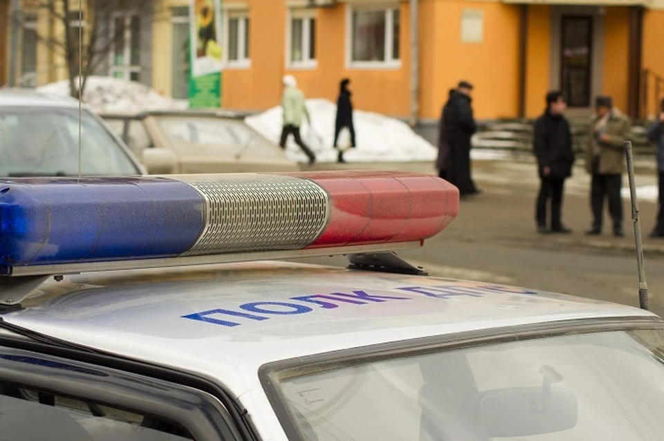 Школы проверили сотрудники полиции